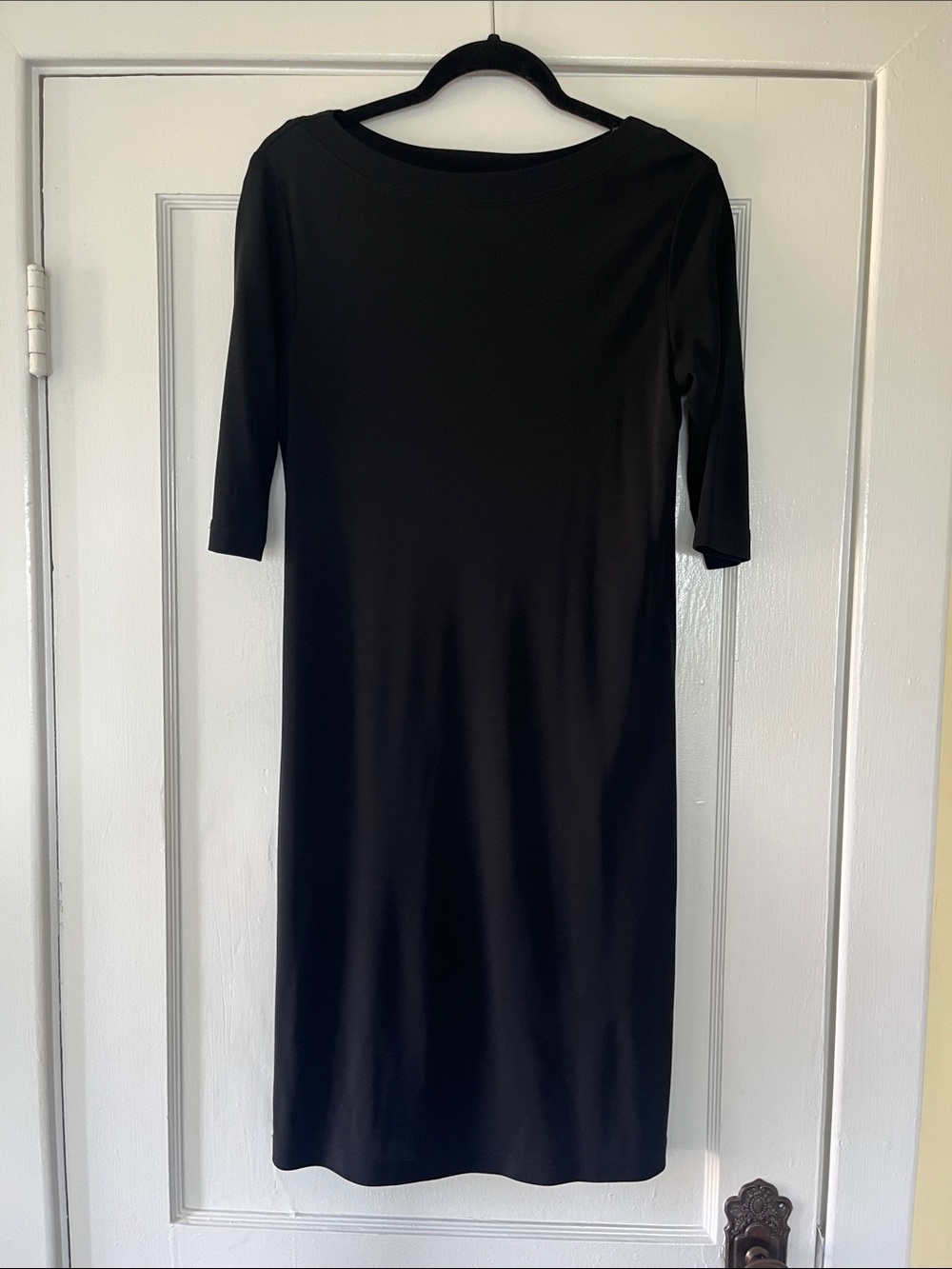 Dressing Clio Black Boatneck Midi Dress with Three-Quarter Sleeves